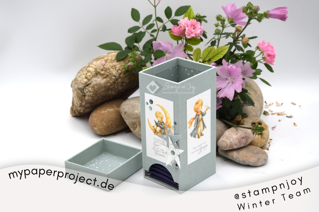 Preview: Teebeutelspender ca. 16,5x7,0x8,6cm | Einband Designpapier Sternenzauber | mint | Art. Nr. 97070601